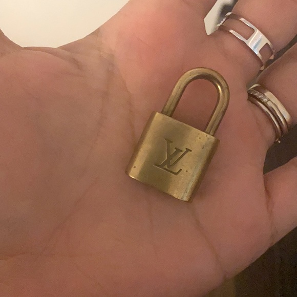LV LOCK - Picture 1 of 3